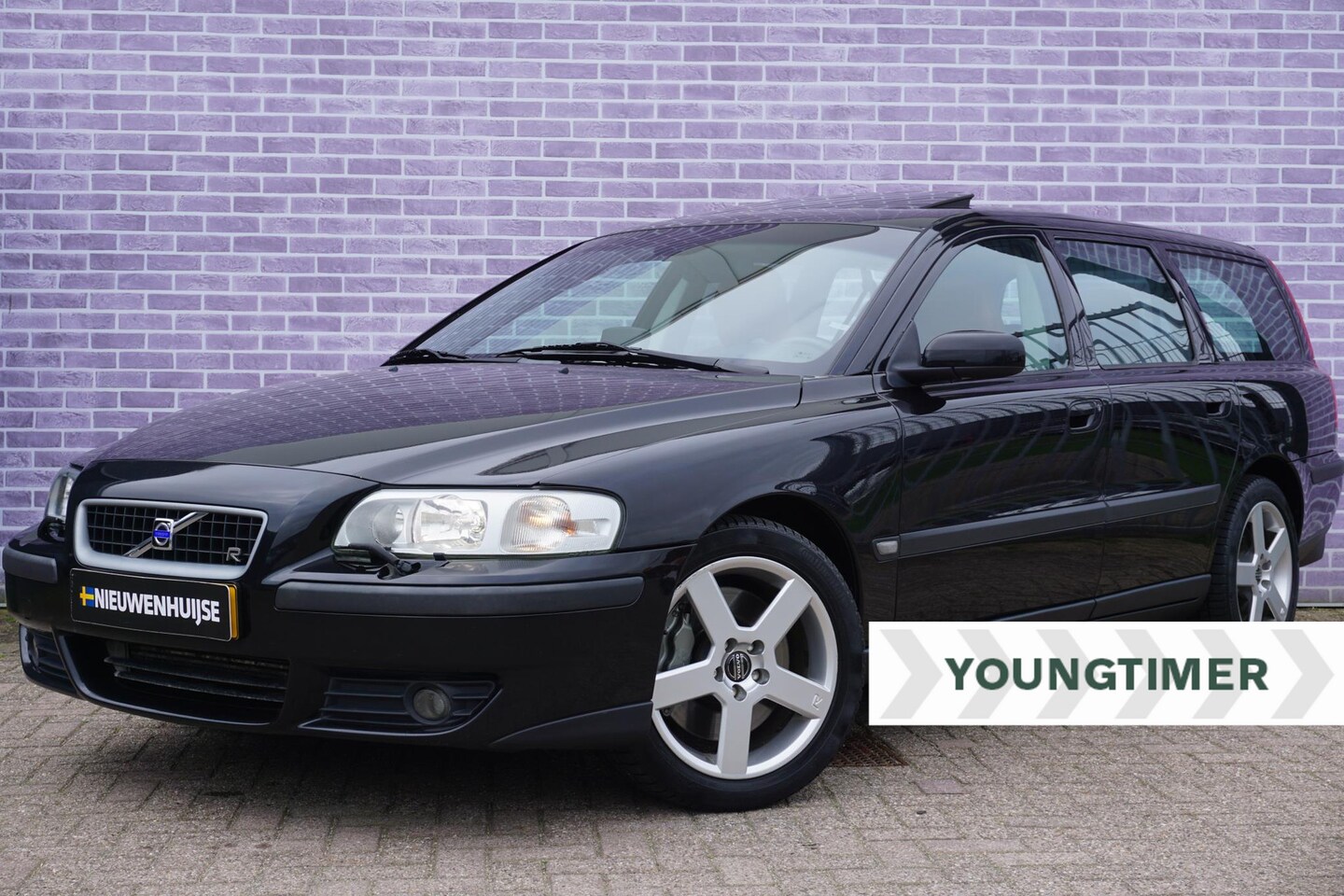 Volvo V70 - 2.5 R AWD 300pk | 7 persoons | Youngtimer | Sport leder | Trekhaak | verwarmde voorstoelen - AutoWereld.nl