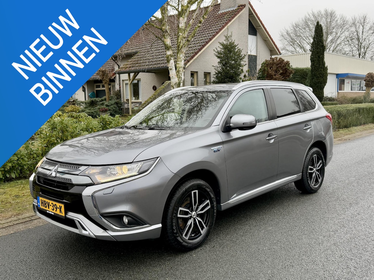 Mitsubishi Outlander - 2.4 PHEV Intense 240PK Trekhaak•Leder•Navigatie - AutoWereld.nl