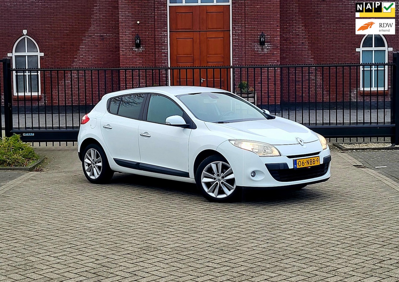 Renault Mégane - 1.6 Celsium / 1e Eigenaar / Nieuwe Apk / Navi / Nap - AutoWereld.nl