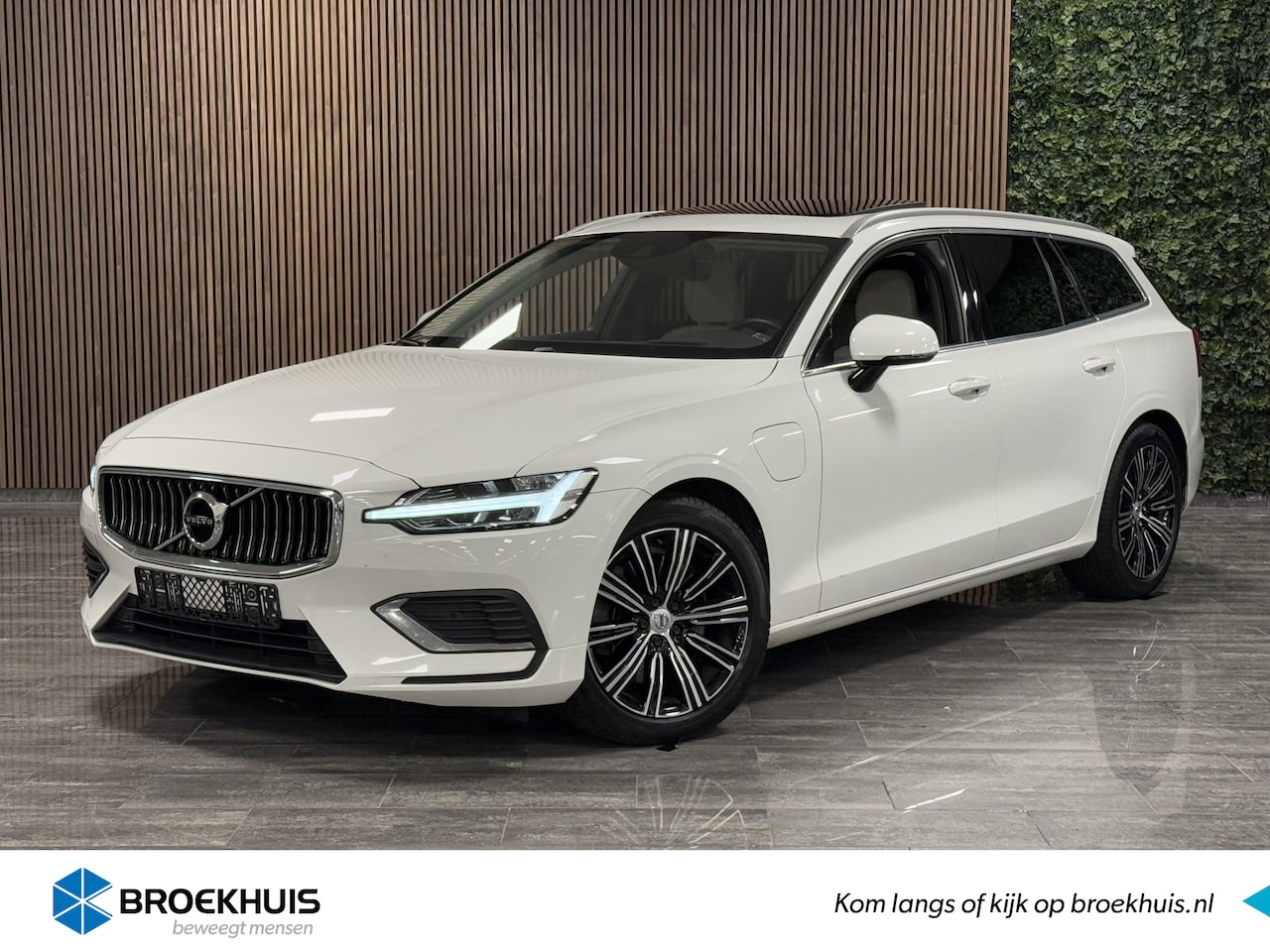 Volvo V60 - T8 AWD Recharge Inscription | Schuifdak | Head-Up Display | Adaptieve Cruise Control | Sta - AutoWereld.nl