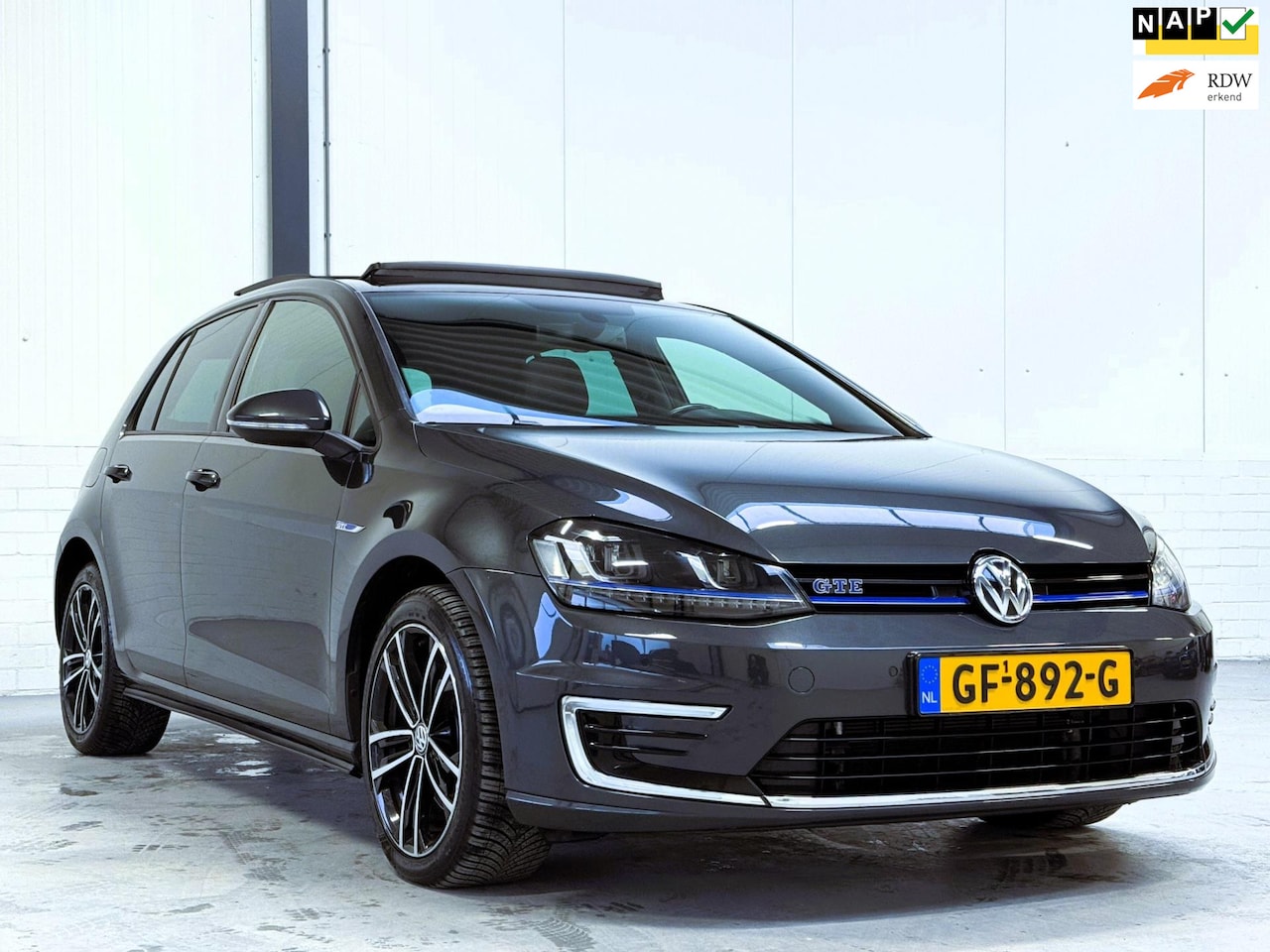 Volkswagen Golf - 1.4 TSI GTE Highline Pano - AutoWereld.nl