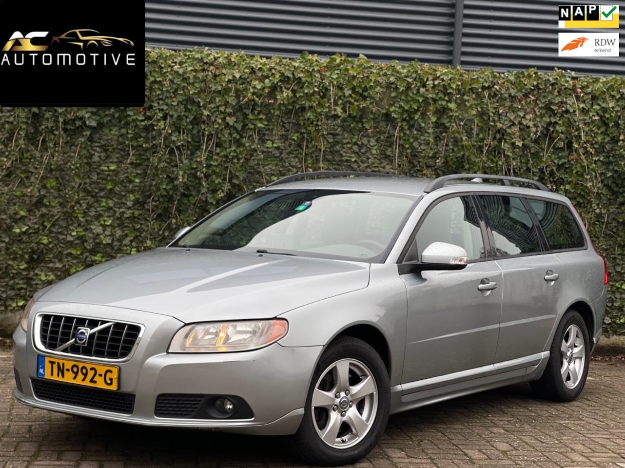 Volvo V70 - 2.4D Momentum 163PK AUTOMAAT/LEDER/NAVI - AutoWereld.nl