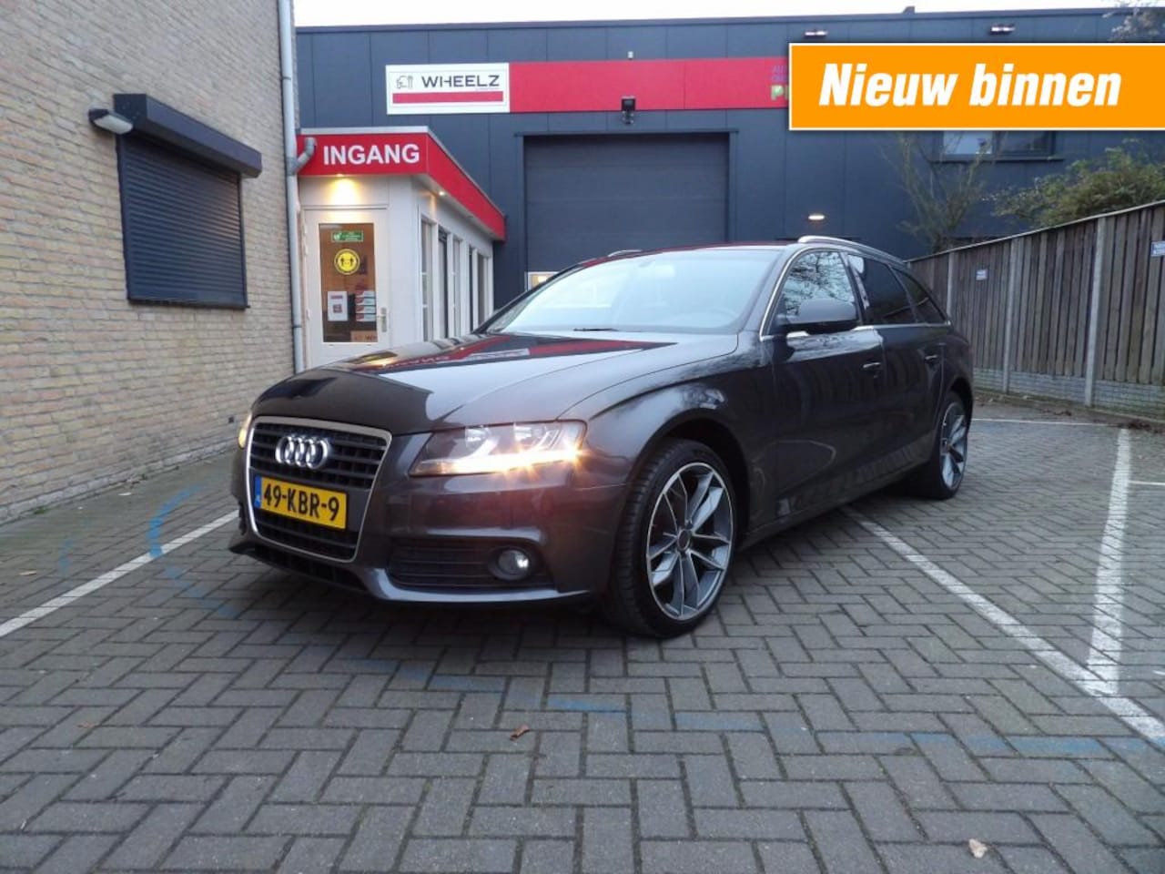 Audi A4 Avant - 1.8 Avant - leder - navigatie - trekhaak - in zeer nette staat! - AutoWereld.nl