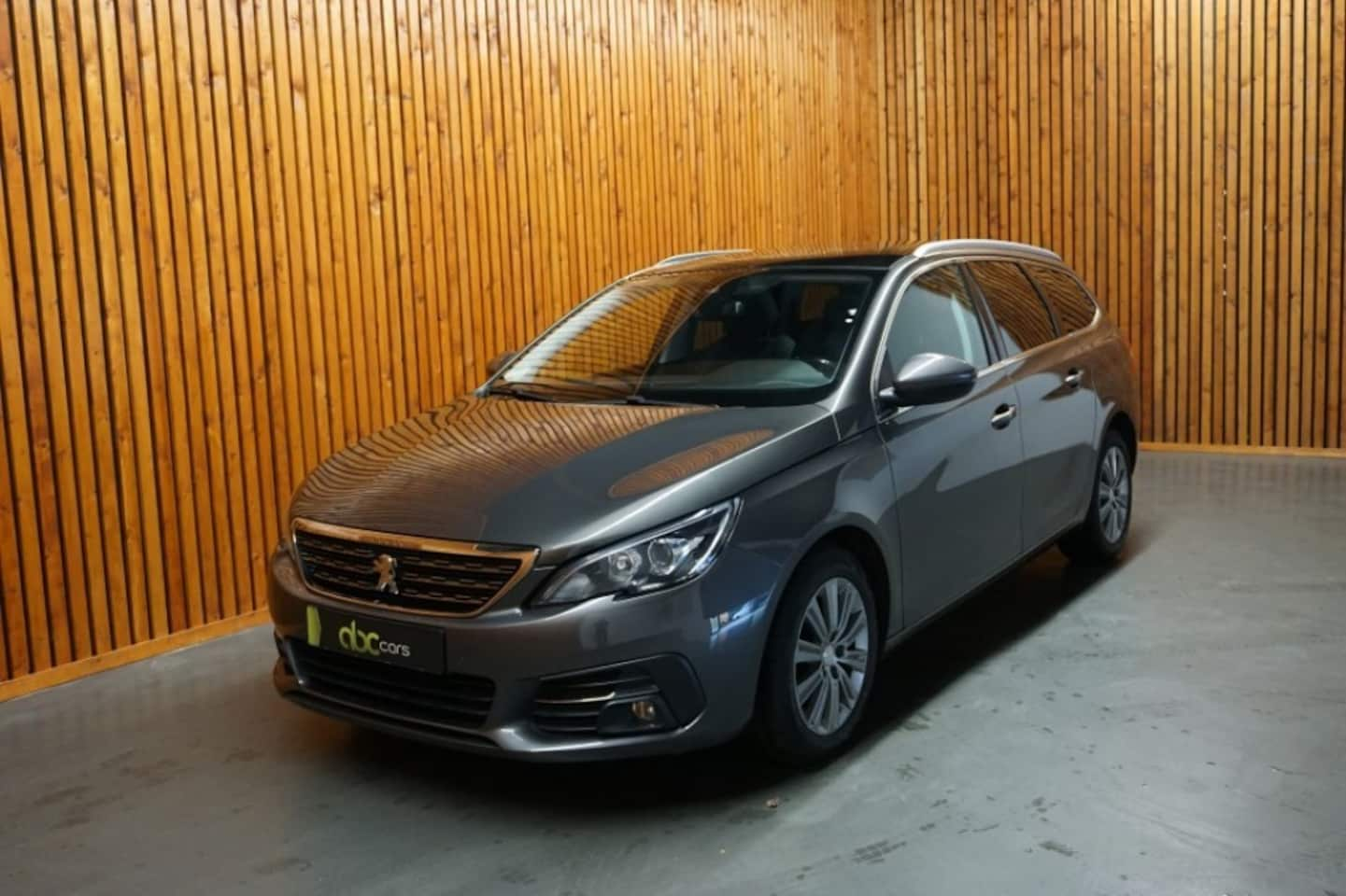 Peugeot 308 - SW 1.2 PureTech LEASE PREMIUM AUTOMAAT - PANODAK - AutoWereld.nl