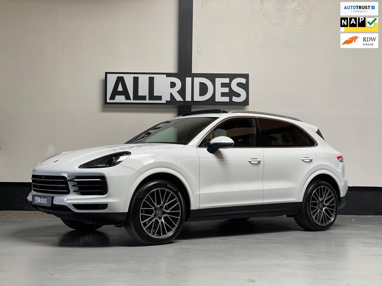 Porsche Cayenne - 3.0 | Panoramadak | 21 inch | DAB | 360 camera | tipstronic - AutoWereld.nl