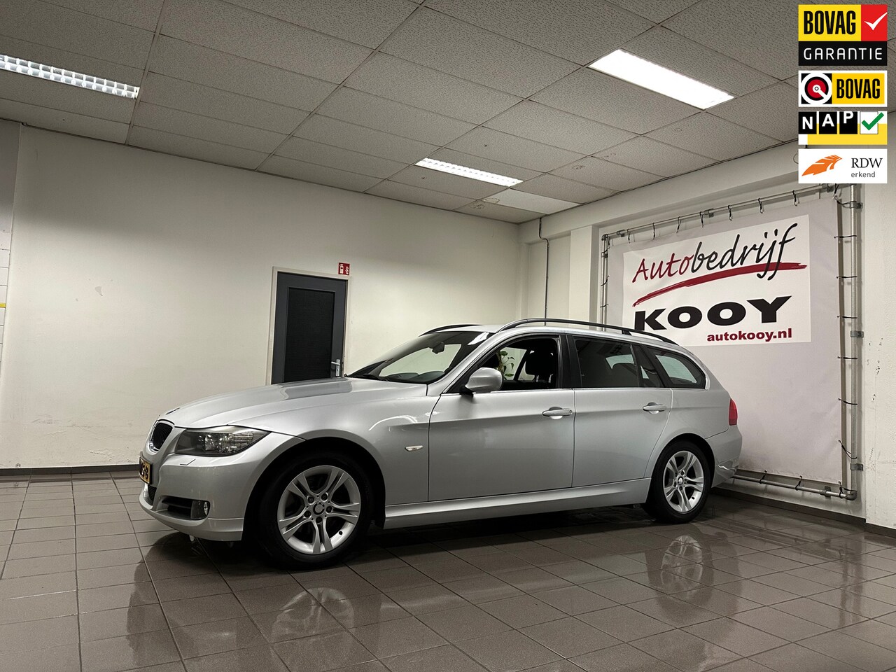 BMW 3-serie Touring - 316i Business Line * Xenon / Navigatie / Cruise control / LM Velgen / NL Auto * - AutoWereld.nl