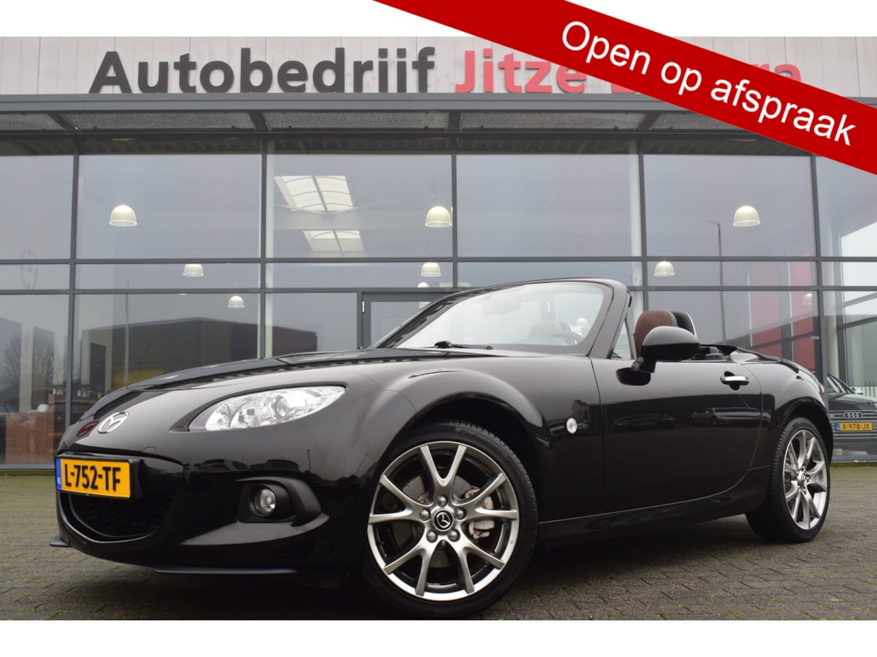 Mazda MX-5 Roadster Coupé - 1.8 Hanabi Bruin Leder | Sportstoelen | Full Map Navi | ECC | 17 Inch LMV | Hardtop - AutoWereld.nl