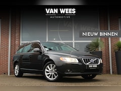 Volvo V70 - 1.6 T4 Limited Edition | NL auto | 180 pk | Dakraam | Trekhaak | Leer | Navi | Xenon | PDC