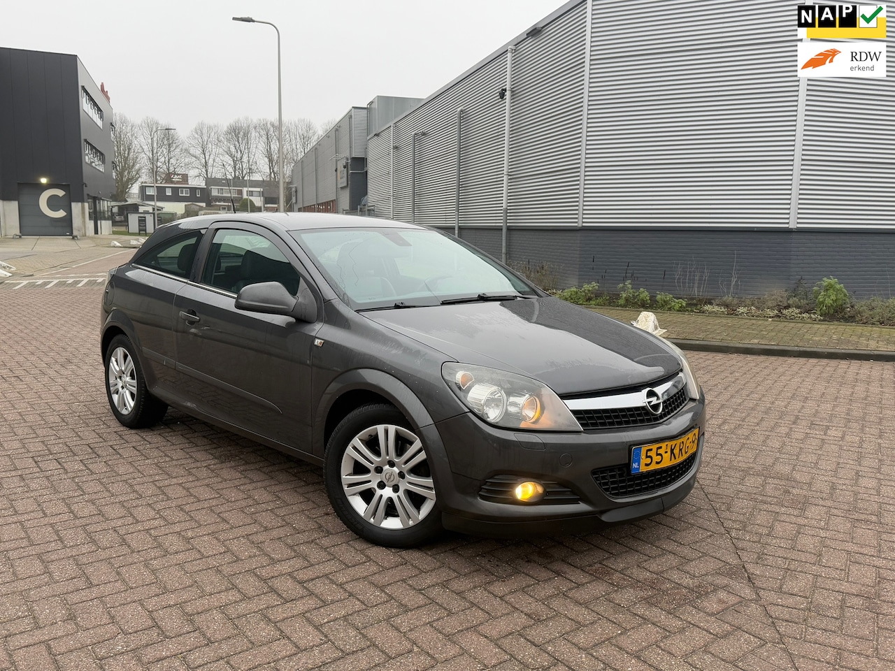 Opel Astra GTC - 1.6 Cosmo NEW APK Stoelverwarming LEER - AutoWereld.nl