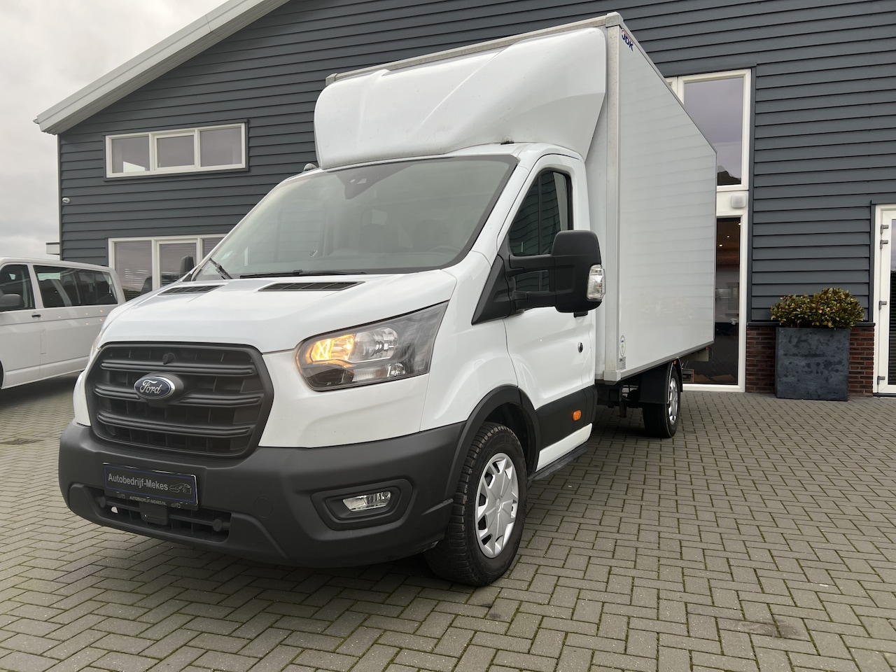 Ford Transit - 350 2.0 TDCI / Bakwagen + hydr.laadklep Bj: 2022 / Automaat - AutoWereld.nl