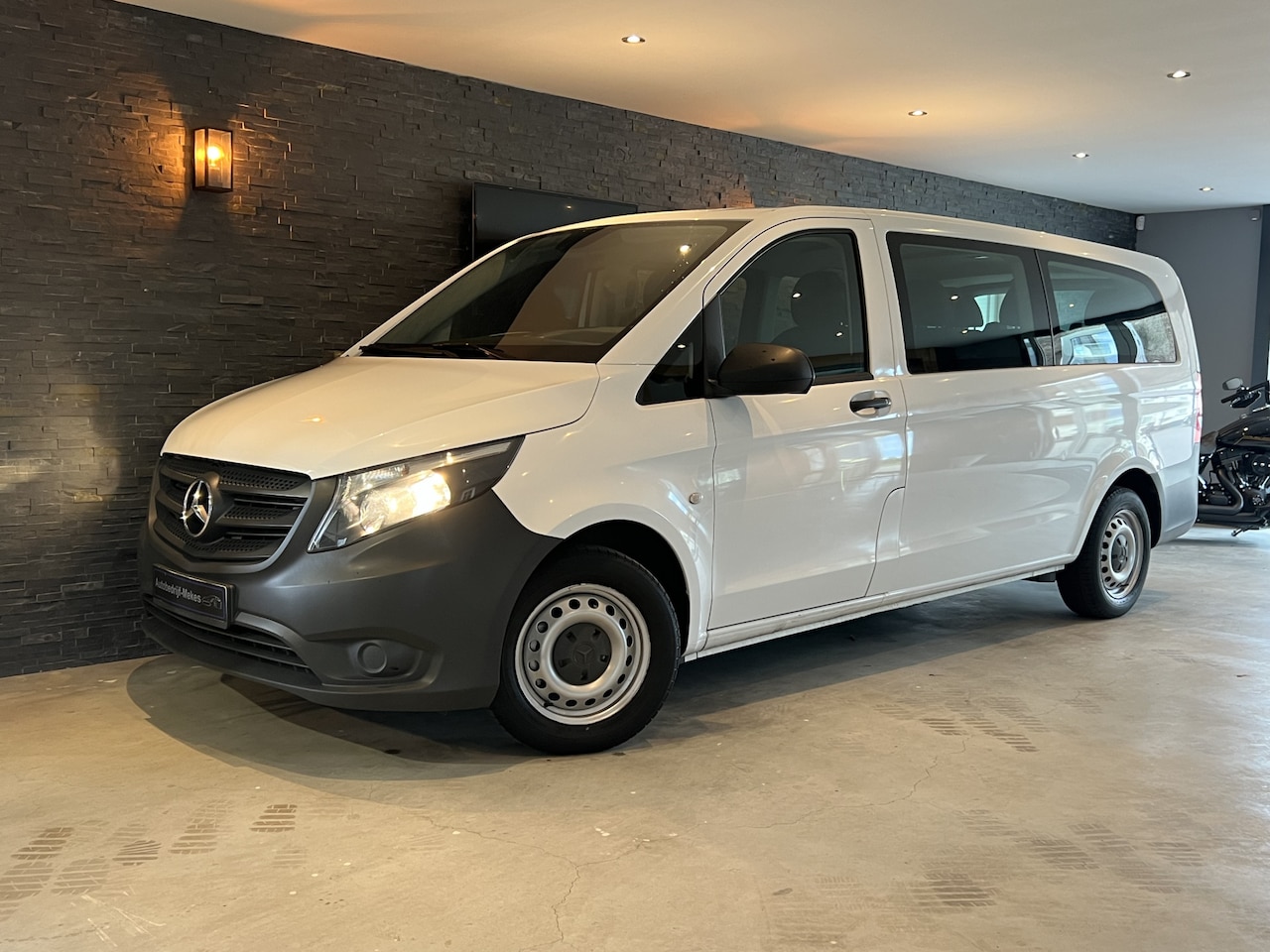 Mercedes-Benz Vito Tourer - 109 BlueTEC Base Extra Lang Bj: 2017 / 9 persoons / Airco - AutoWereld.nl