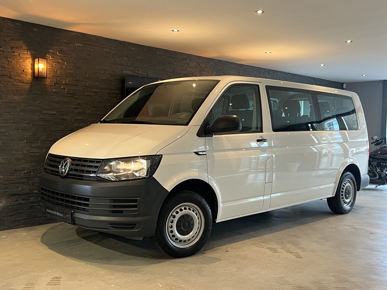 Volkswagen Transporter Kombi - 2.0 TDI L2H1 Bj: 2016 / 9 Persoons / Airco - AutoWereld.nl