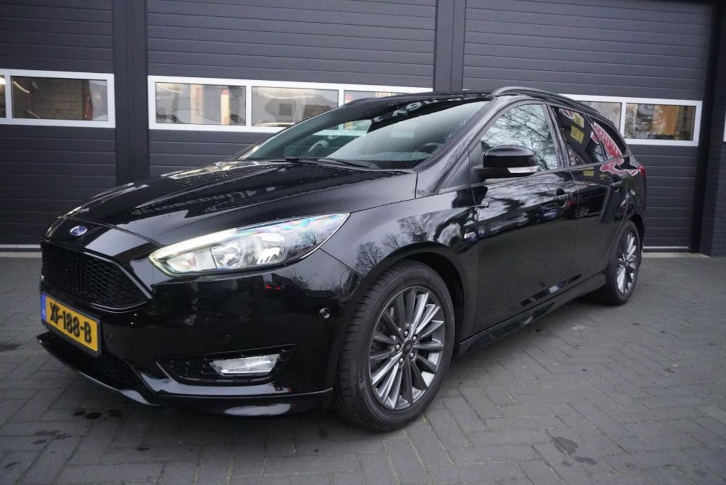 Ford Focus Wagon - 1.5 ST-Line Airco/CC/Trekhaak/Navi/Park.sensoren - AutoWereld.nl