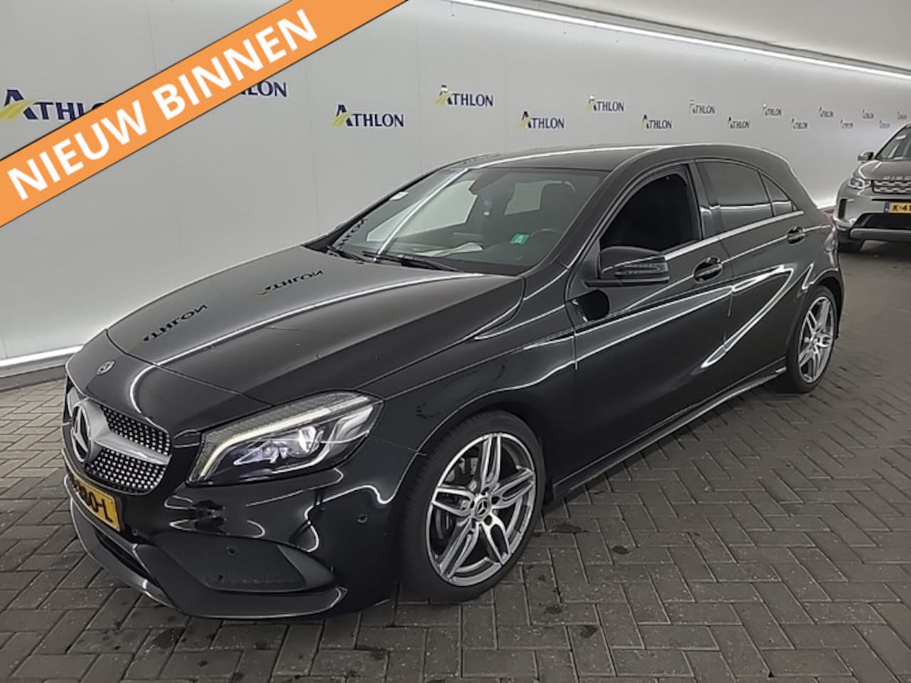 Mercedes-Benz A-klasse - 180 AMG Sport [LED, KEYLESS, CRUISE CONTROL, BLUETOOTH VERBINDING, NAVIGATIE, KEYLESS ENTR - AutoWereld.nl