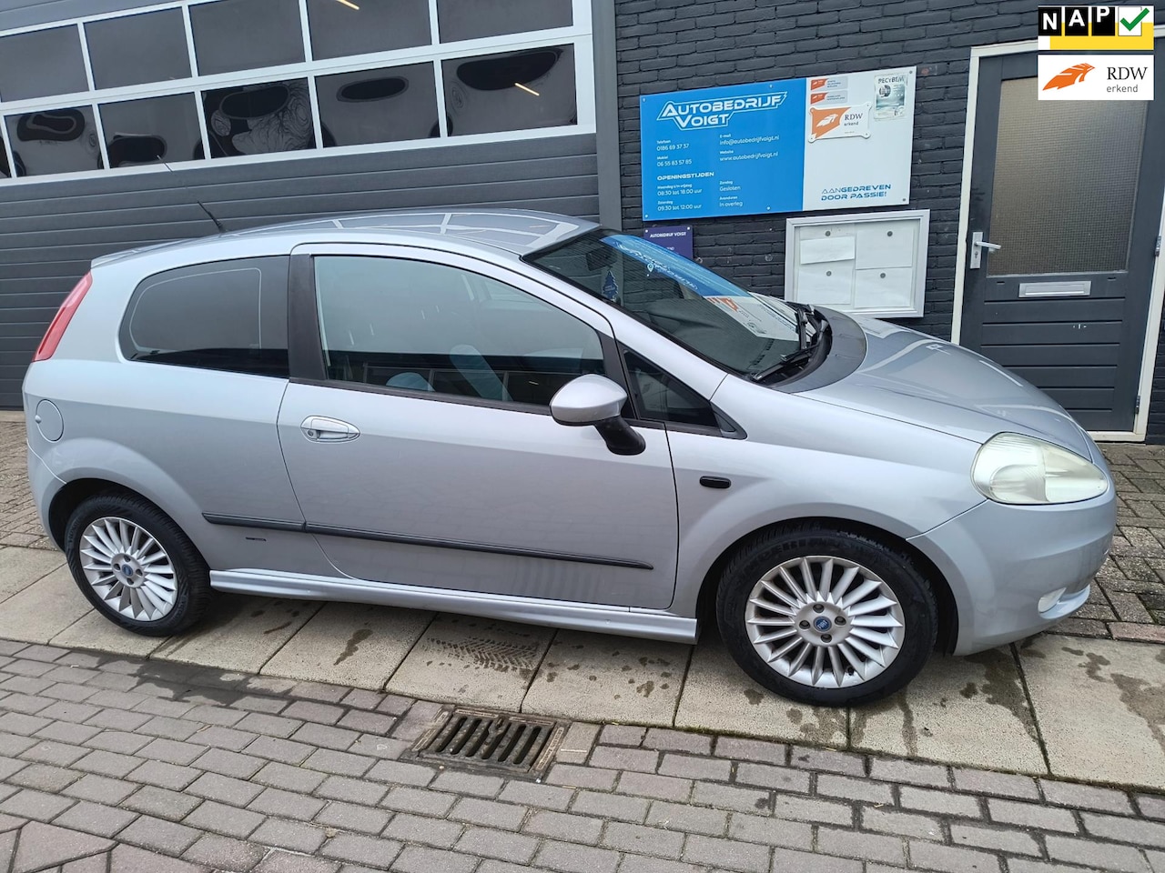 Fiat Grande Punto - 1.4 Edizione Blue & Me. Weinig kilometers, nieuwe APK en beurt - AutoWereld.nl