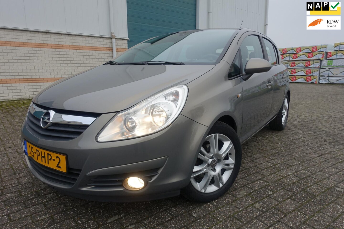 Opel Corsa - 1.4-16V COSMO -VOL AUTOMAAT - afn. trekhaak - lm velgen - mistlampen - all season banden - AutoWereld.nl