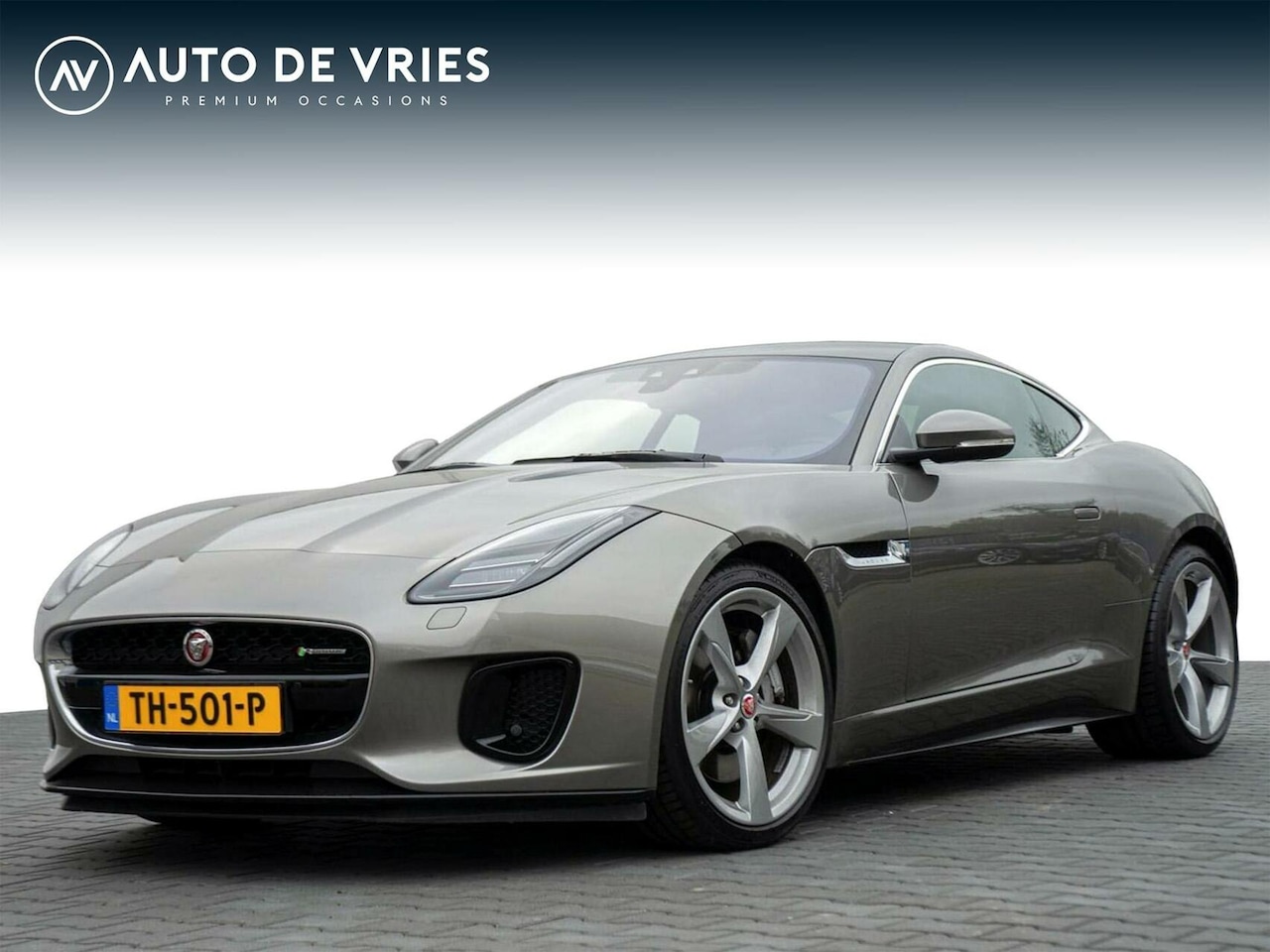 Jaguar F-type - 2.0T Automaat 300pk R-Dynamic | Leder | Full LED | 24.126 km - AutoWereld.nl