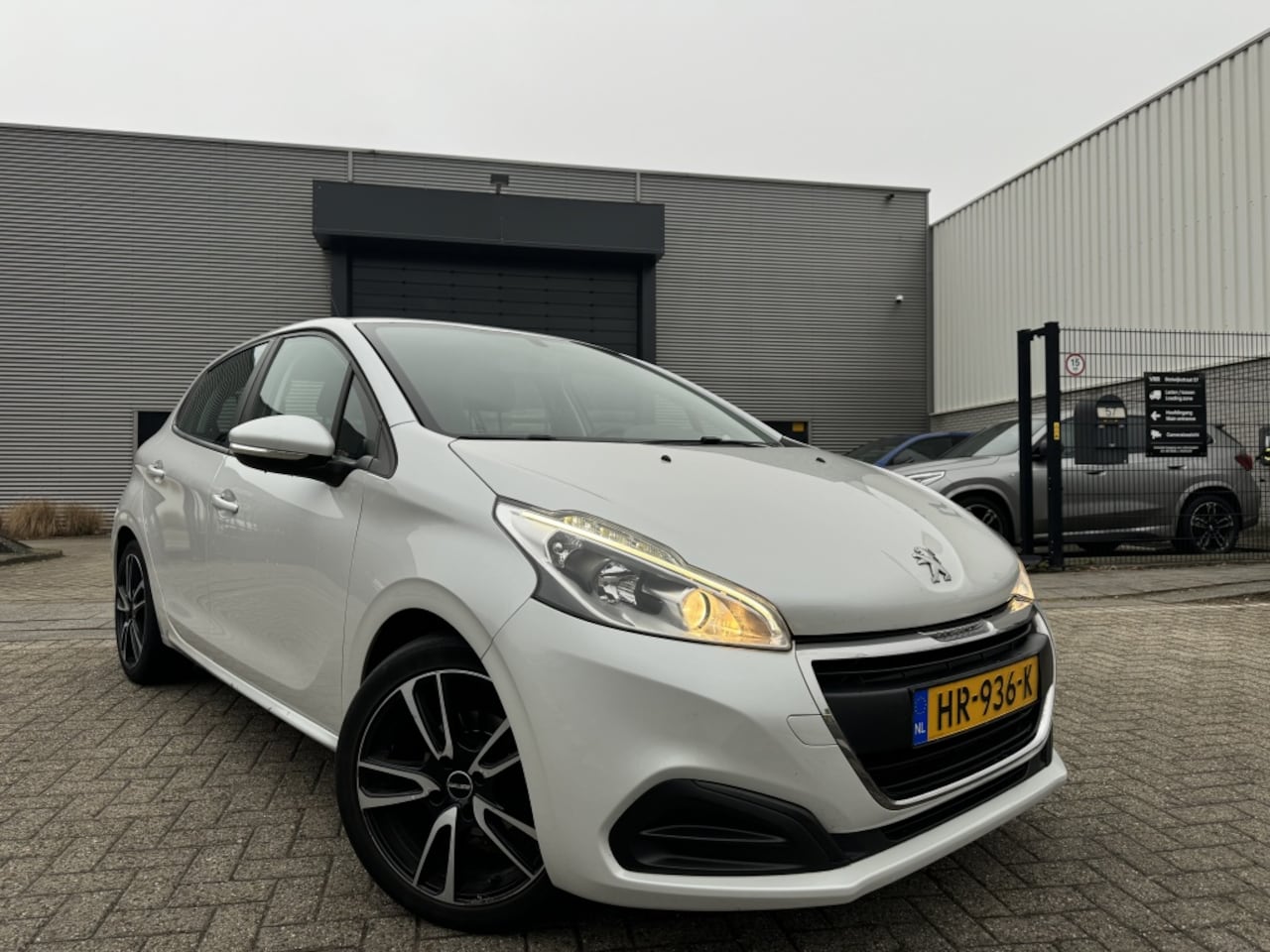 Peugeot 208 - 1.6 BlueHDi Navigatie|Cruise Active 2015 - AutoWereld.nl