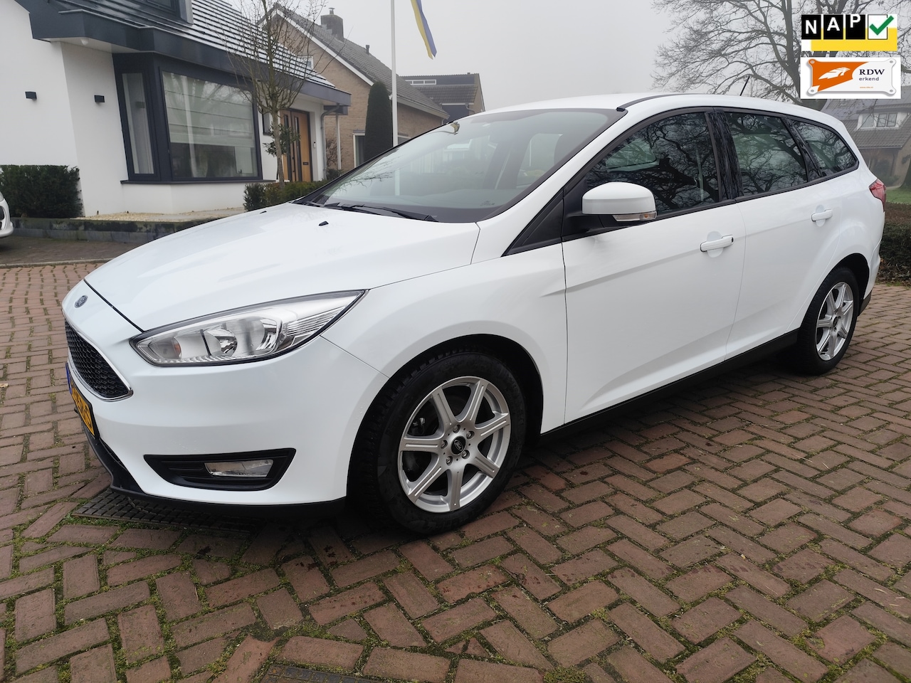 Ford Focus Wagon - 1.0 Lease Edition Inclusief 12 maanden garantie met Europese dekking. - AutoWereld.nl