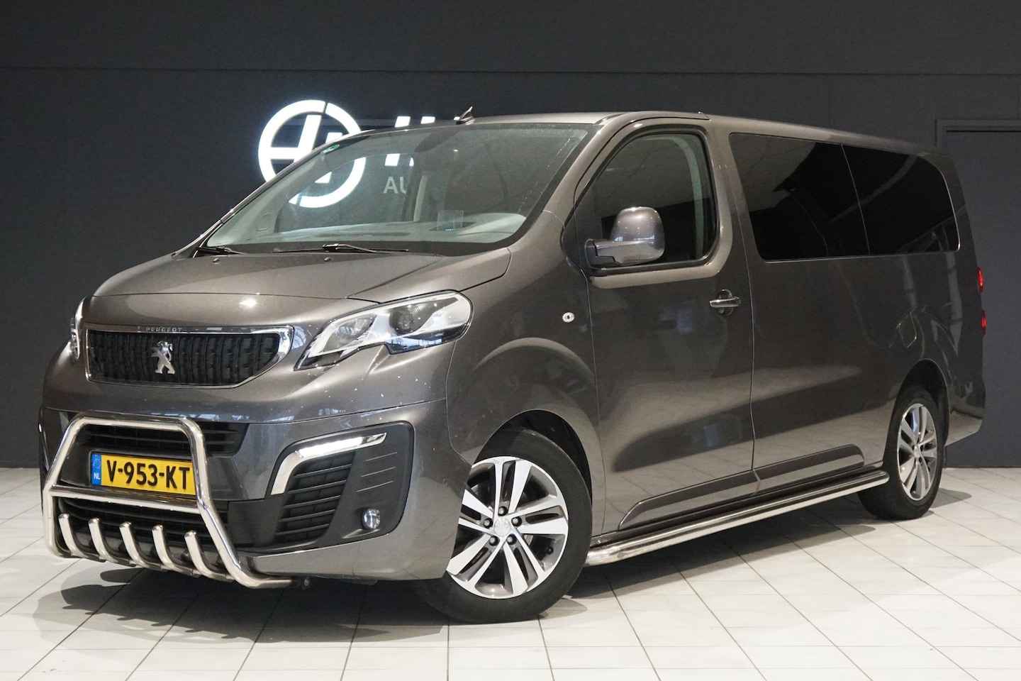 Peugeot Expert - 231L 2.0 BlueHDI 180 DC Premium Pack AUT. + CAMERA / KEYLES / HEAD-UP / TREKHAAK / XENON - AutoWereld.nl