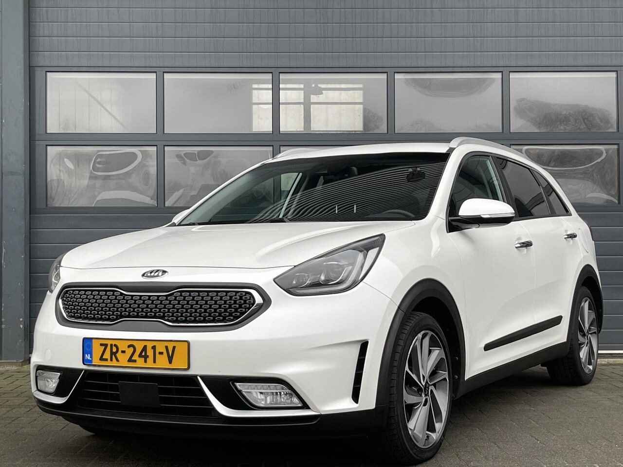 Kia Niro - 1.6 GDI HYBRID EXECUTIVELINE I TREKHAAK I MEMORY SEATS I APPLE/ANDROID I CLIMATE CONTROL I - AutoWereld.nl