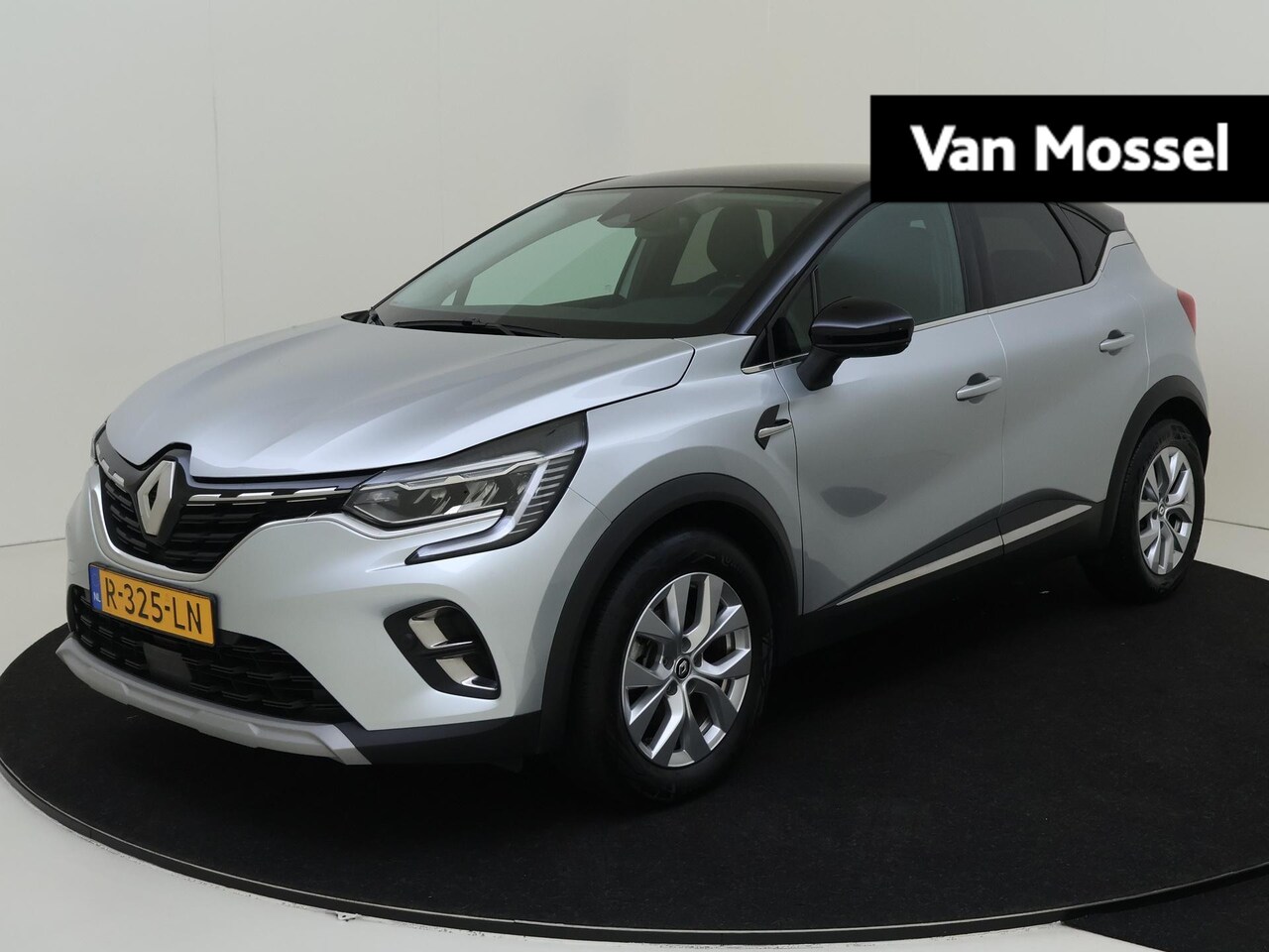 Renault Captur - 1.6 E-Tech Hybrid 145 PK Intens Navigatie / Climate / Camera / 1ste eigenaar / Parkeersens - AutoWereld.nl