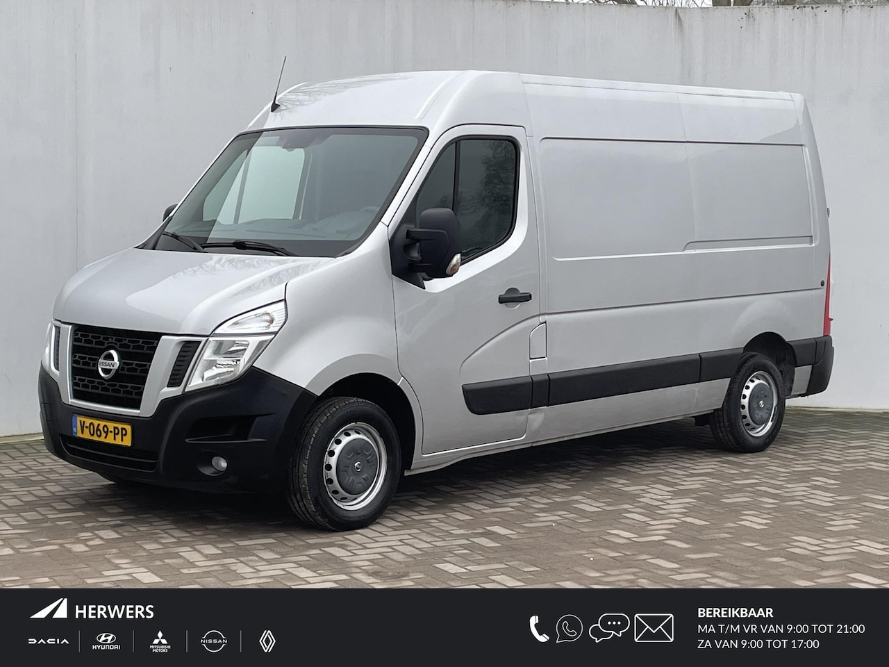 Nissan NV400 - 2.3 dCi L2H2 Optima / Airco / Navigatie / Trekhaak / Opstap in achterbumper - AutoWereld.nl