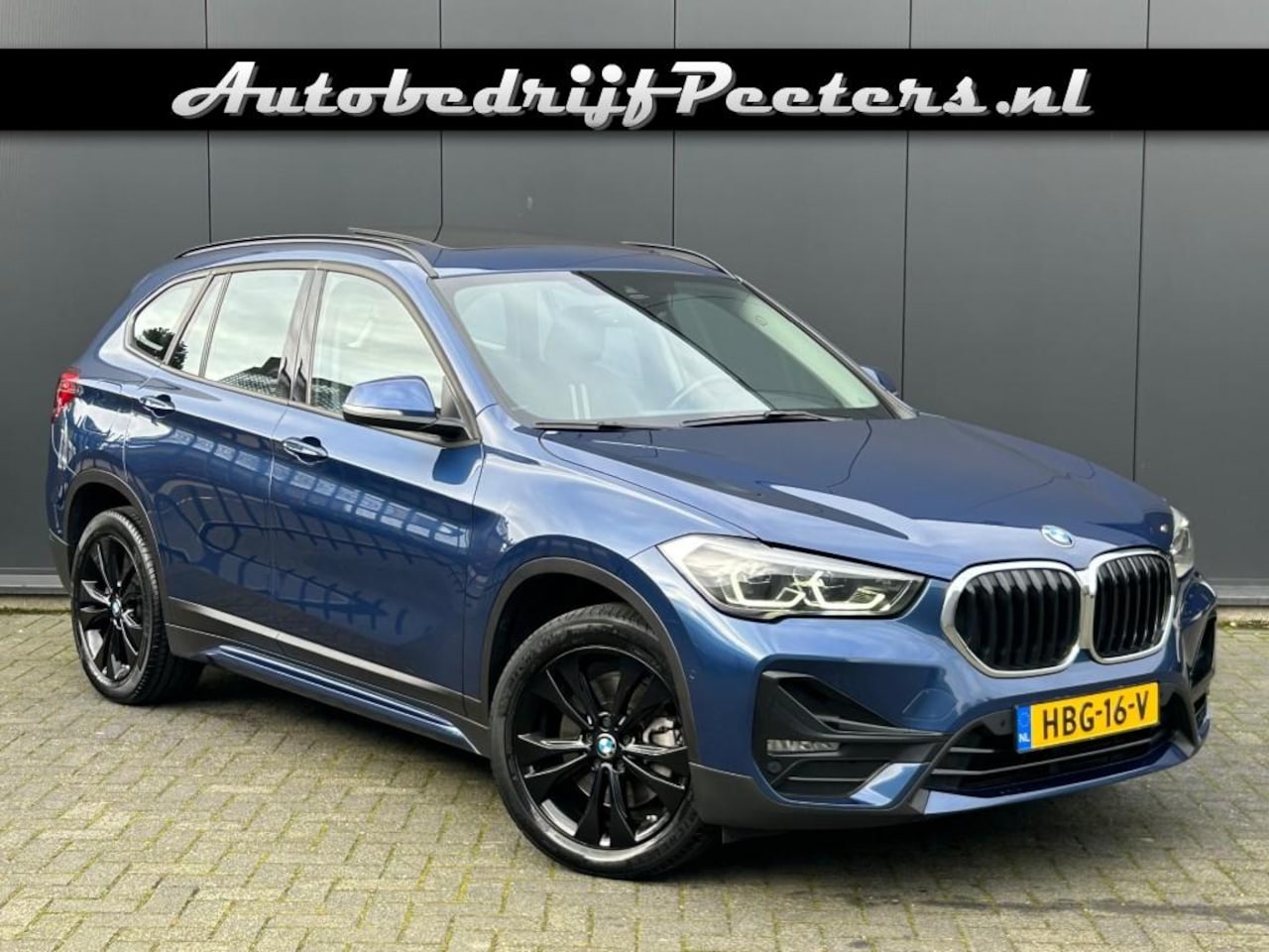 BMW X1 - sDrive20i Sport Line P-dak LED Navi H/K Sfeerlicht Trekhaak - AutoWereld.nl