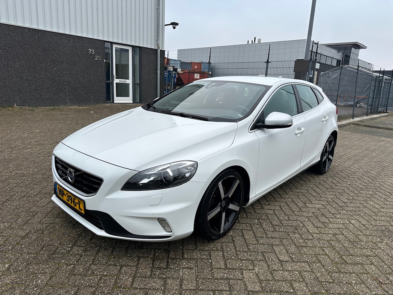 Volvo V40 - 2.0 D2 R-Design Business 2015 - AutoWereld.nl