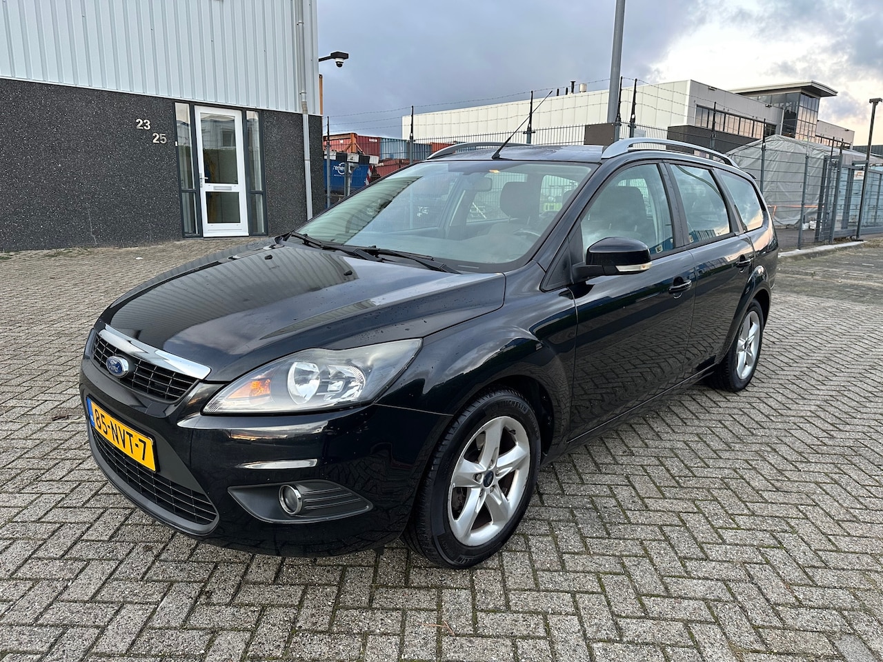 Ford Focus Wagon - 1.6 Comfort 2010 ZWART - AutoWereld.nl