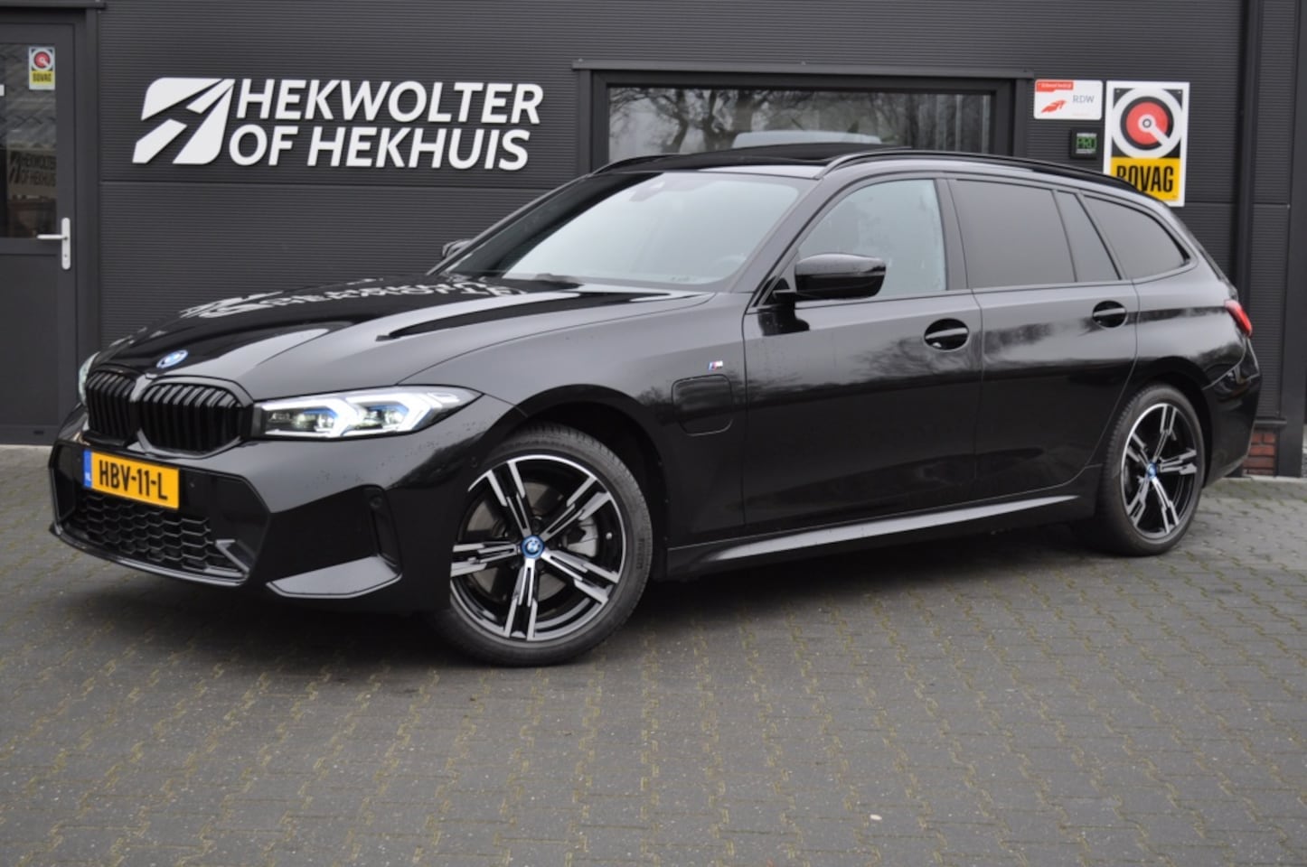 BMW 3-serie Touring - 330e xDrive High Executive | M-Sport | Trekhaak | Panodak | - AutoWereld.nl