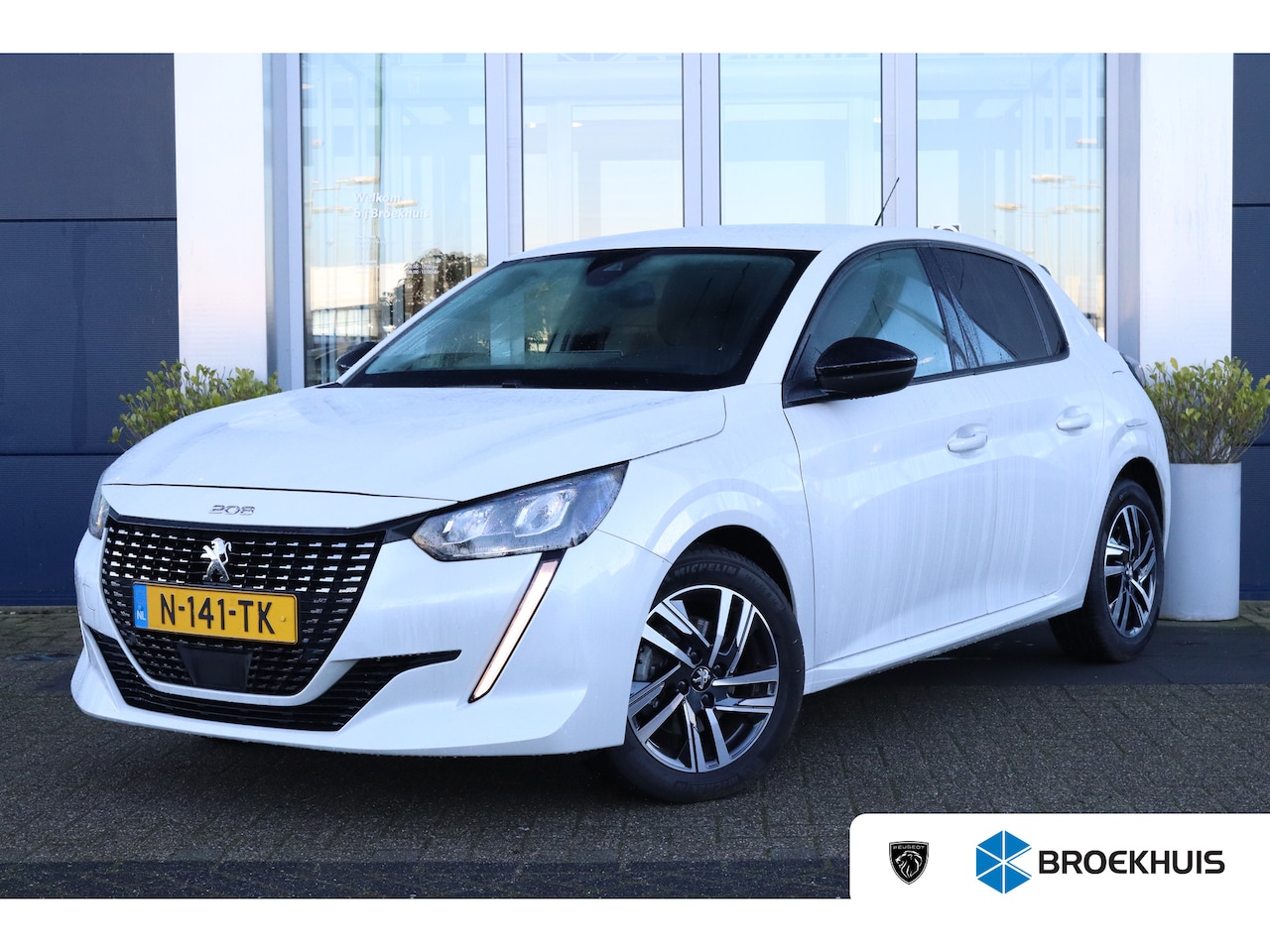 Peugeot 208 - 1.2 PureTech Allure Pack | Camera | Cruise Control | Navi | PDC | Carplay | Climate - AutoWereld.nl