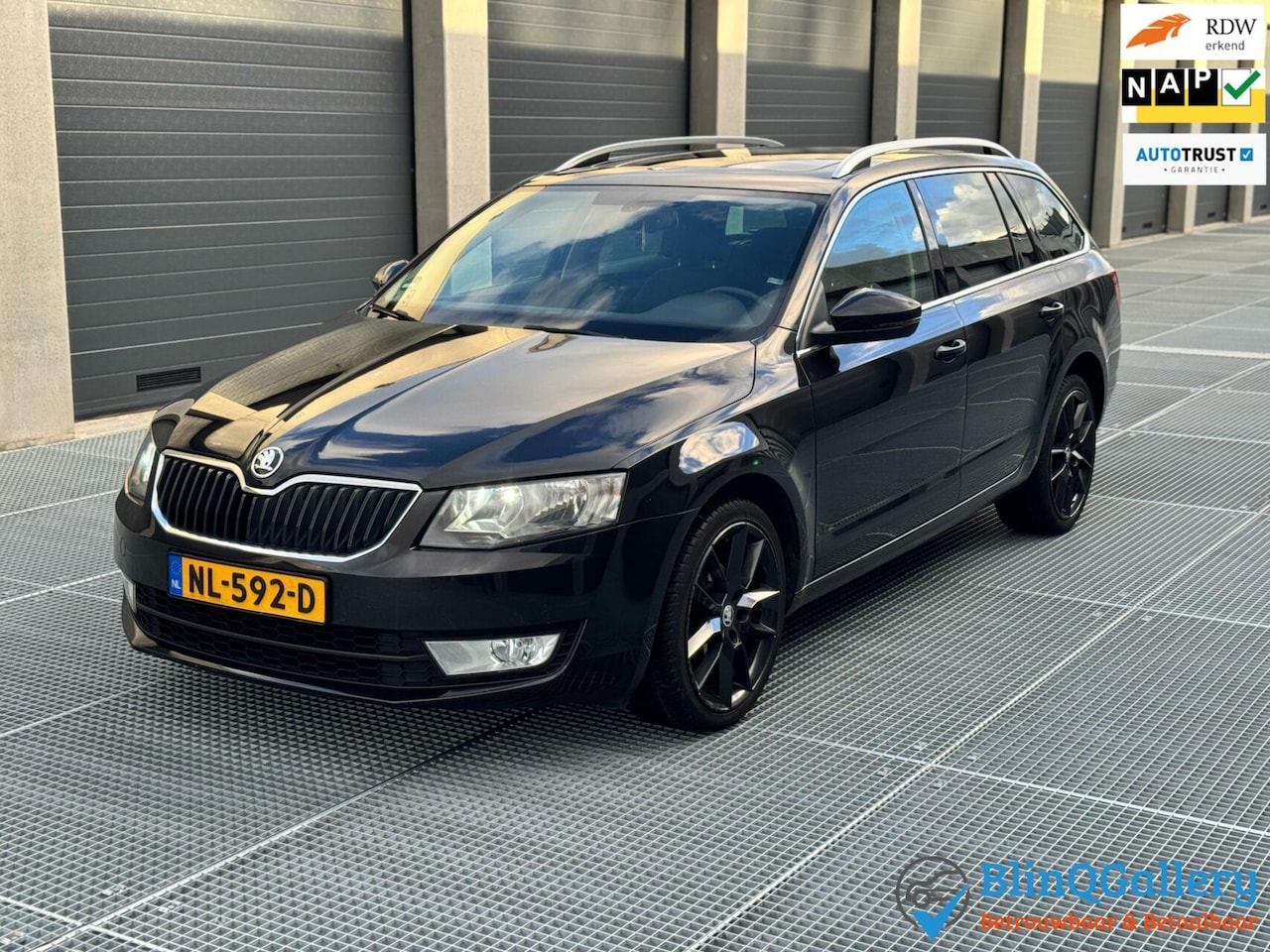 Skoda Octavia Combi - 1.6 TDI |Pano|Camera|Stoelverw|Automaat - AutoWereld.nl