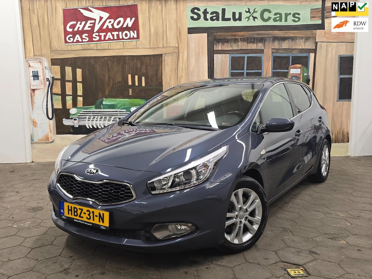 Kia Cee'd - CEE D 1.4 CVVT World Cup/AIRCO/NAVI/CRUISE/BOEKJES/ - AutoWereld.nl