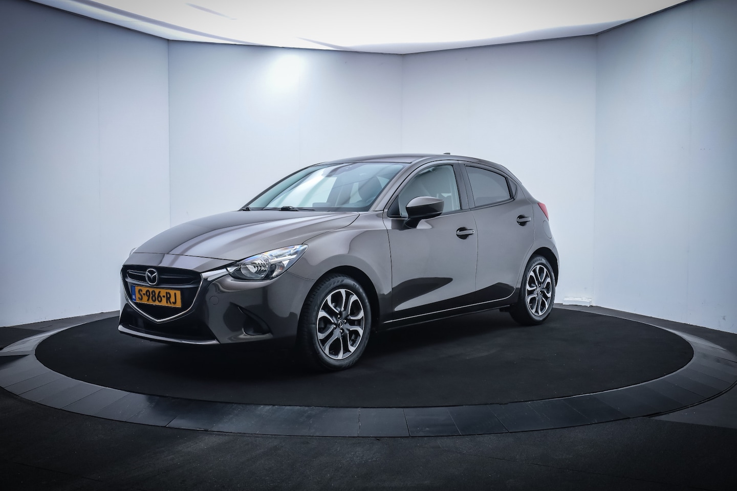 Mazda 2 - 1.5 Skyactiv-G Skylease+ CARPLAY/STOELVERW./DAB/NAVI/BLINDSPOT/CRUISE/CLIMA/PDC/LMV 16'' - AutoWereld.nl