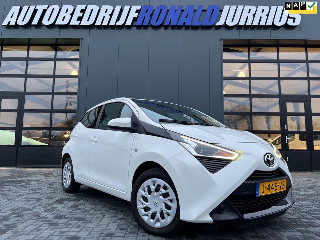 Toyota Aygo - 1.0 VVT-i x-play NL.Auto/Camera/Carplay/Led/Airco/5deurs/1Ste Eigenaar/Dealer Onderhouden - AutoWereld.nl