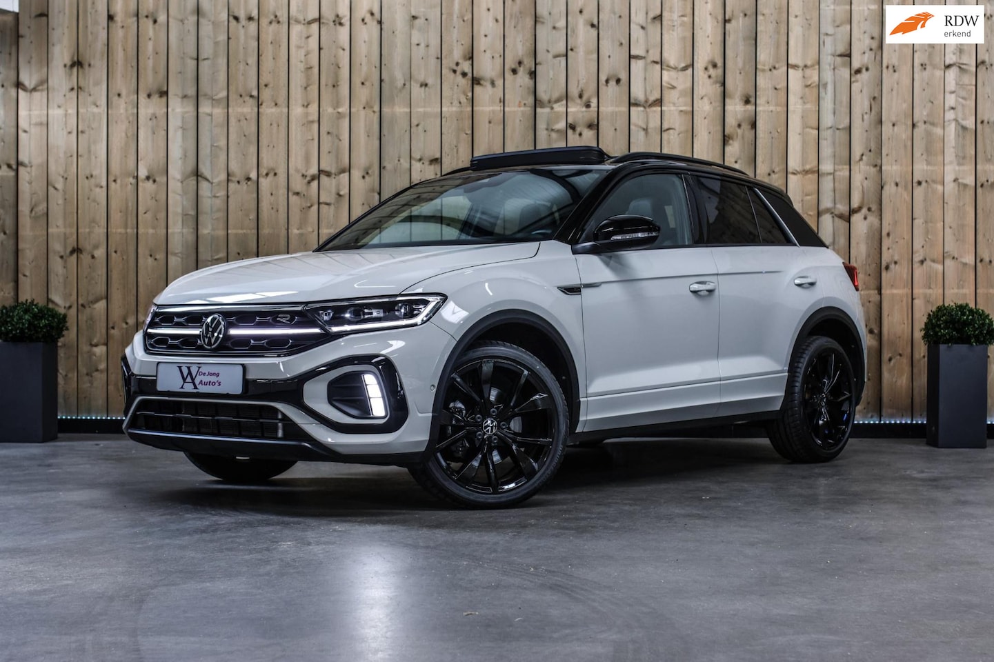 Volkswagen T-Roc - 1.5 TSI R-Line *Pano*Camera*Beats*DSG*Virtual Plus* - AutoWereld.nl