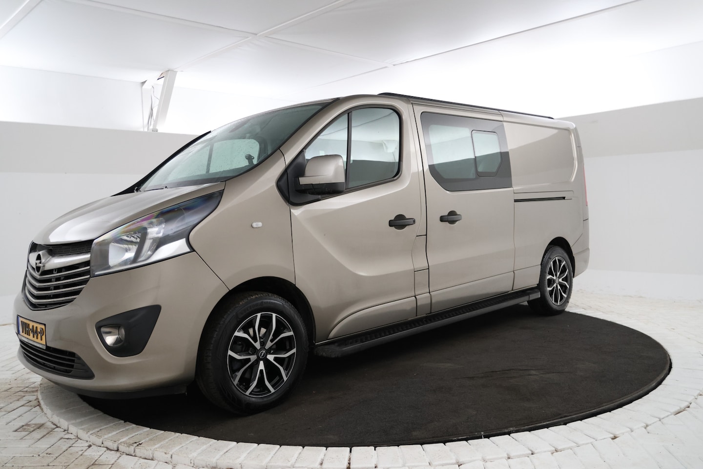 Opel Vivaro - 1.6 CDTI L2H1 DC 6 Pers. Sport EcoFlex 2x schuifdeur! Dubbel cabine, Trekhaak, Navi, Airco - AutoWereld.nl