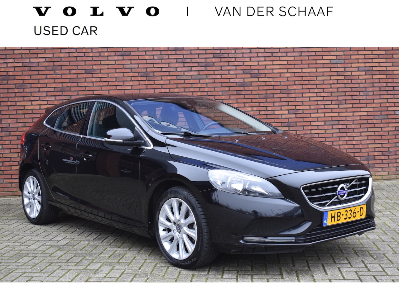 Volvo V40 - T3 153PK Automaat Momentum | Business Pack Connect | Trekhaak | 17 inch velgen - AutoWereld.nl