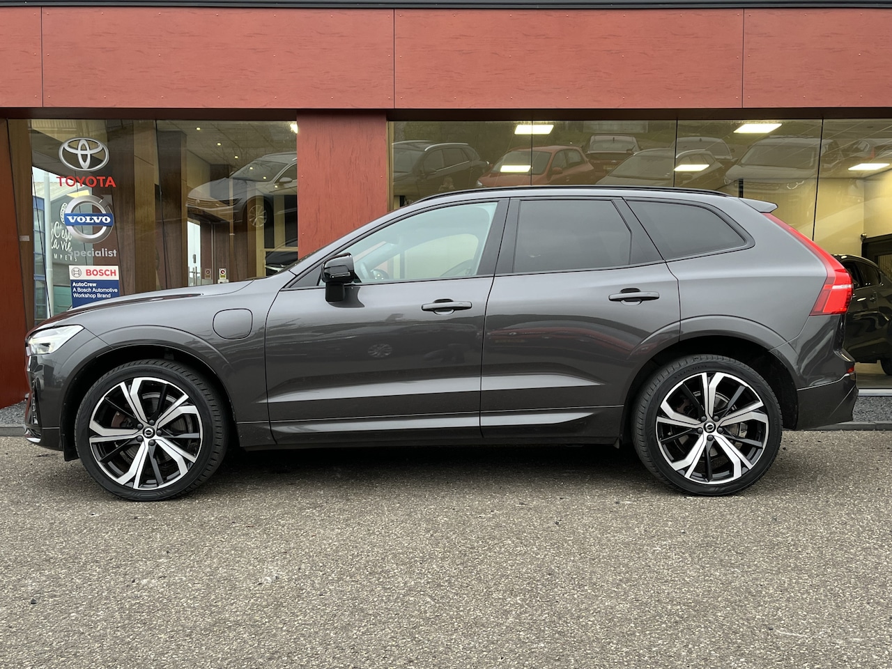 Volvo XC60 - 2.0 T6 Plug-in hybrid AWD R-Design | Harman/Kardon | Pano | 21” | Pilot assist - AutoWereld.nl