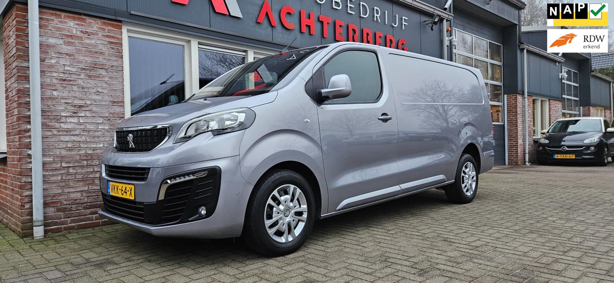 Peugeot Expert - 2.0 BlueHDI 120 Long Asphalt Mooie/Nette Bus! Camera! Carplay! Navigatie! Airco! Cruise Co - AutoWereld.nl