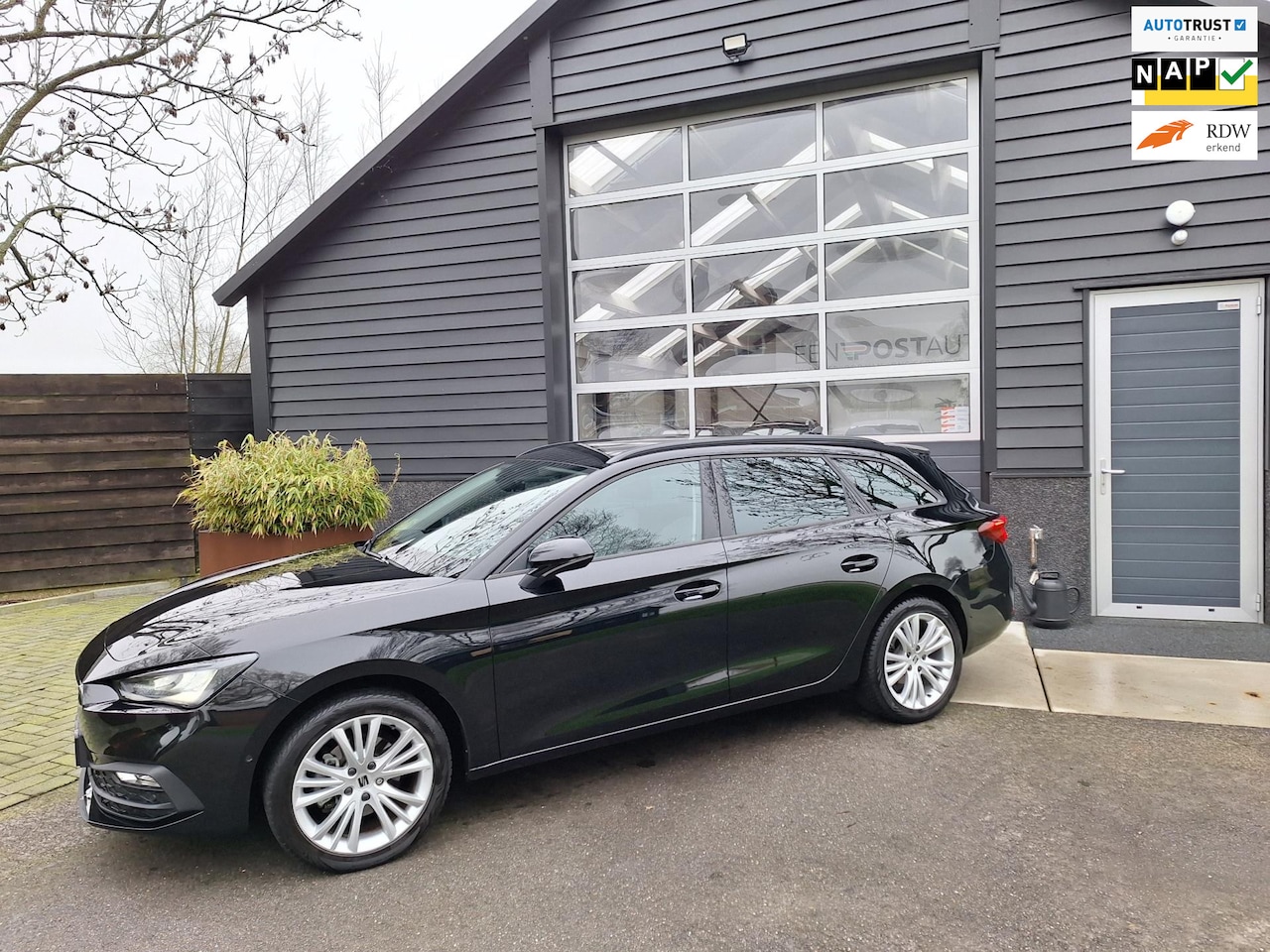 Seat Leon Sportstourer - 1.0 TSI Style Business Intense Full-Map Navigatie, Cruise-Control Adaptief, Camera, Climat - AutoWereld.nl