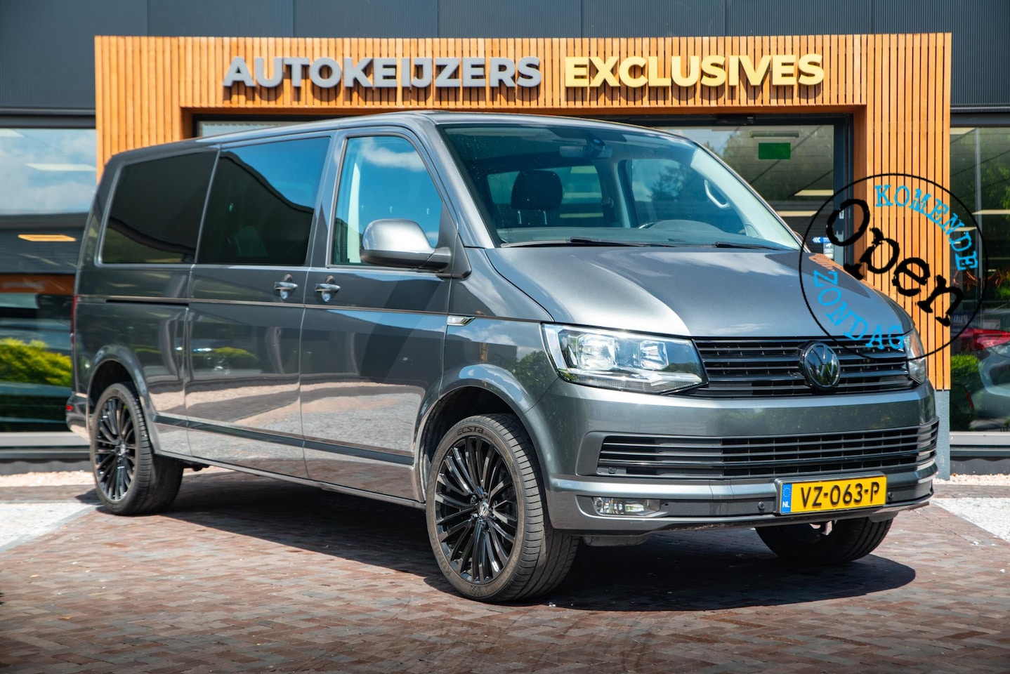 Volkswagen Transporter - 2.0 TDI L2H1 DC Highline Navigatie Camera DAB+ Automaat Voorruitverwarming - AutoWereld.nl