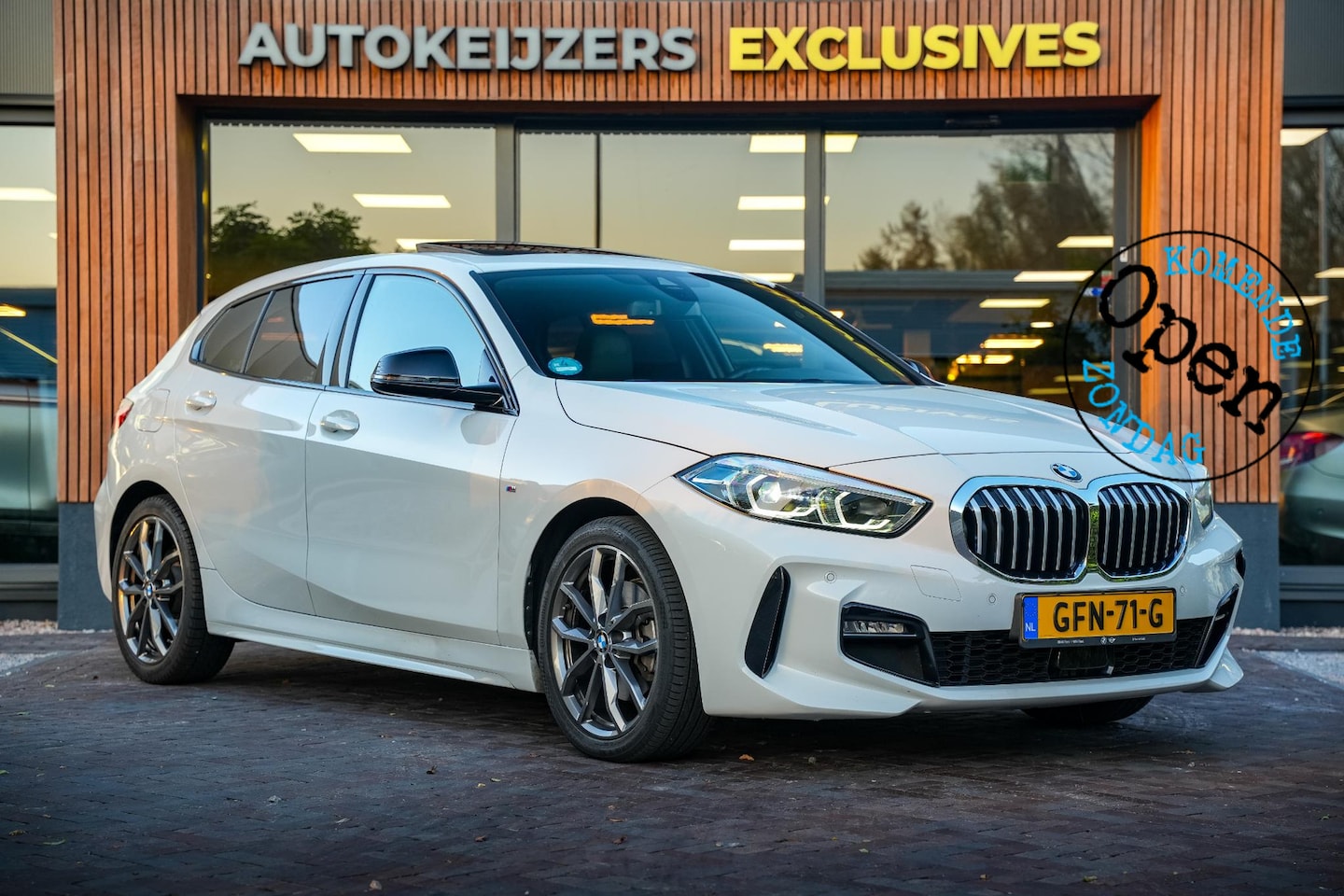 BMW 1-serie - 118i Introduction Edition M Pakket Panodak Leer DAB+ Navigatie Stoel Stuurverw. - AutoWereld.nl