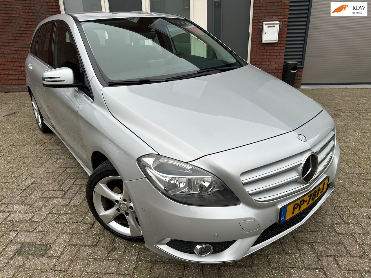 Mercedes-Benz B-klasse - 180 CDI Ambition / Automaat / Cruise / PDC / Navi / LM - AutoWereld.nl