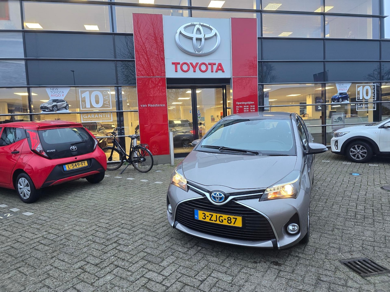 Toyota Yaris - 1.5 Full Hybrid 100pk 5D Aut Dynamic - AutoWereld.nl