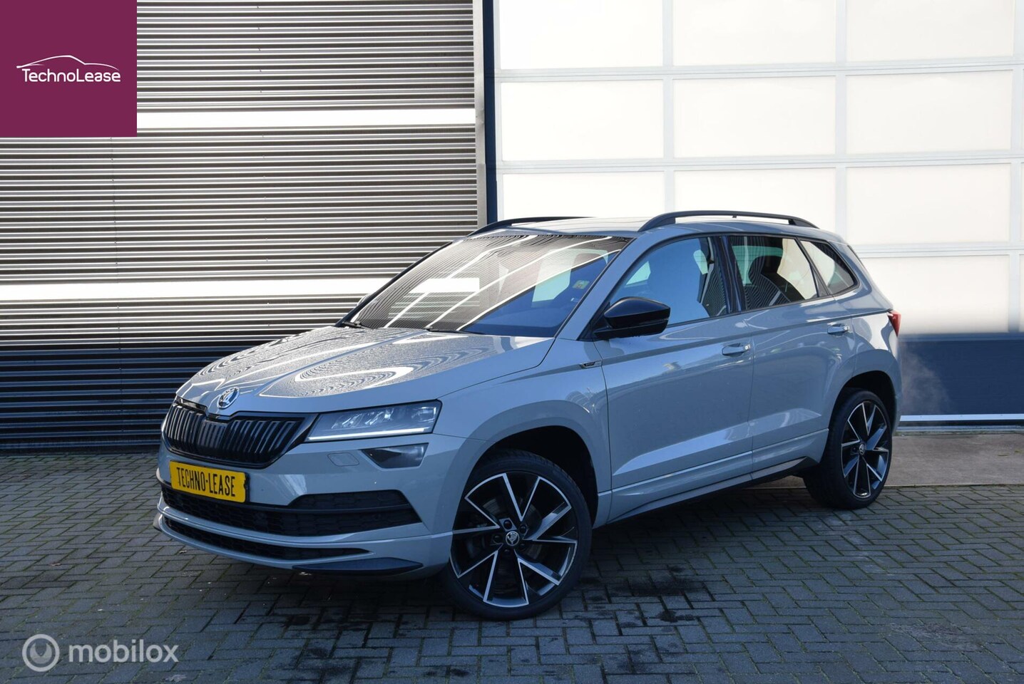 Skoda Karoq - 1.5 TSI ACT 150pk Sportline Business Trekhaak Panoramadak - AutoWereld.nl