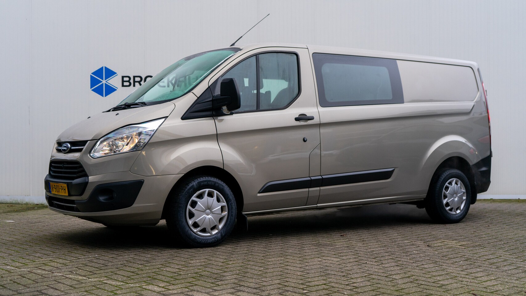 Ford Transit Custom - 290 2.0 TDCI L2H1 Limited Dubbel Cabine - AutoWereld.nl