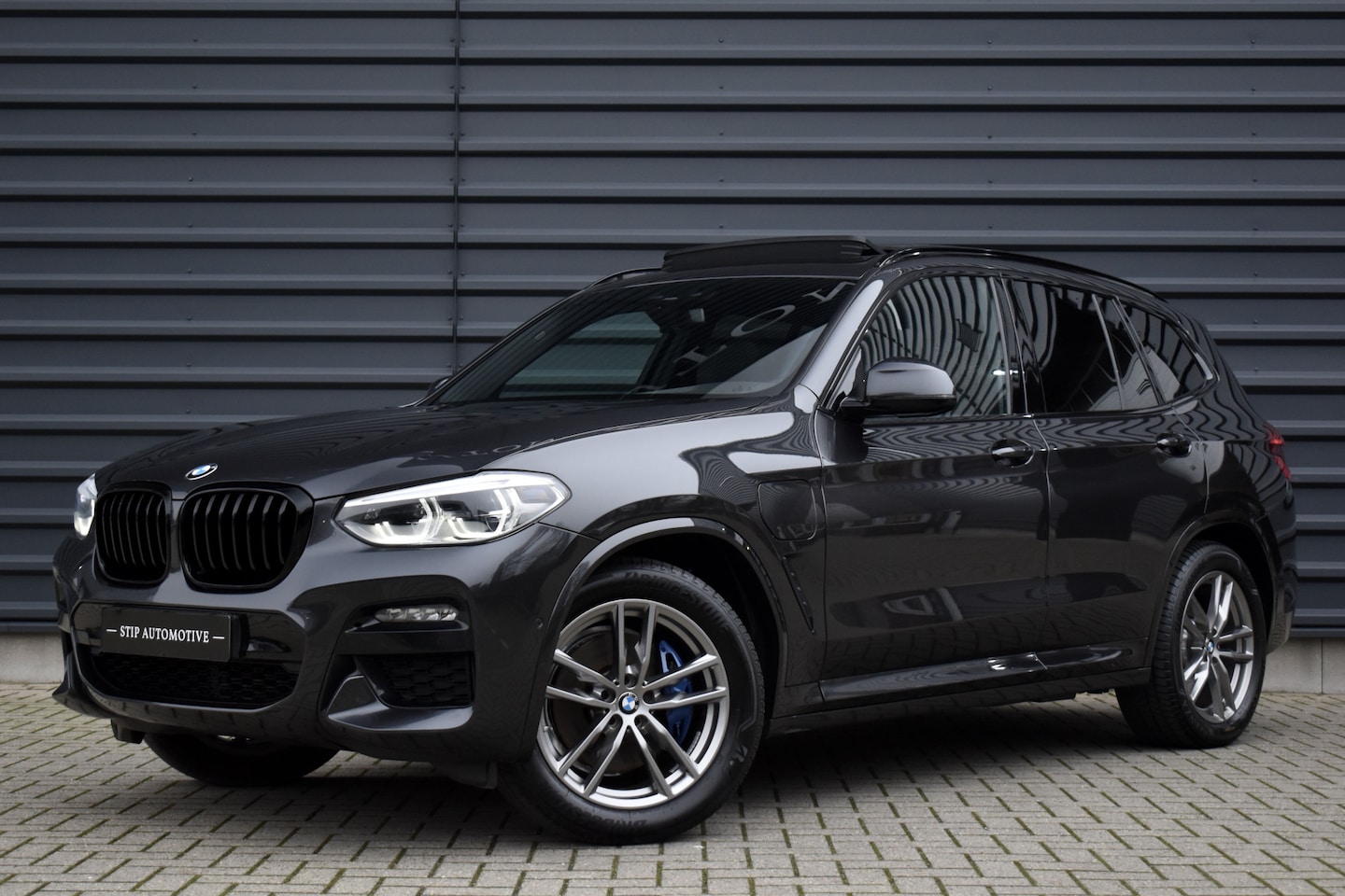 BMW X3 - xDrive30e High Executive | Panoramadak | Camera | Adaptief Onderstel | CarPlay | Adaptive - AutoWereld.nl