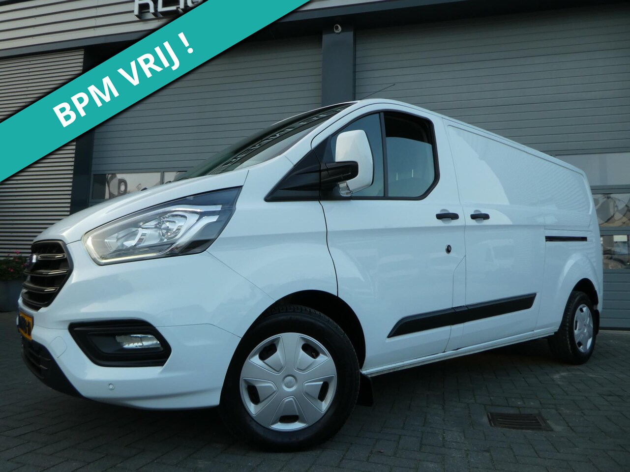 Ford Transit Custom - 320 2.0 TDCI 130pk L2, Camera, Navigatie, LED, 3-Zits, 2xSchuifdeur. - AutoWereld.nl